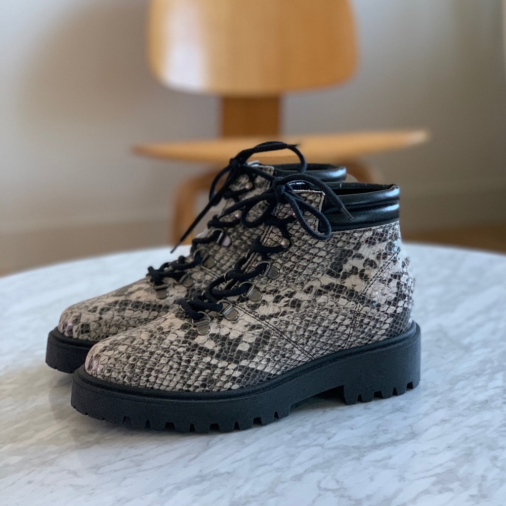 NWT Gabriella Boots